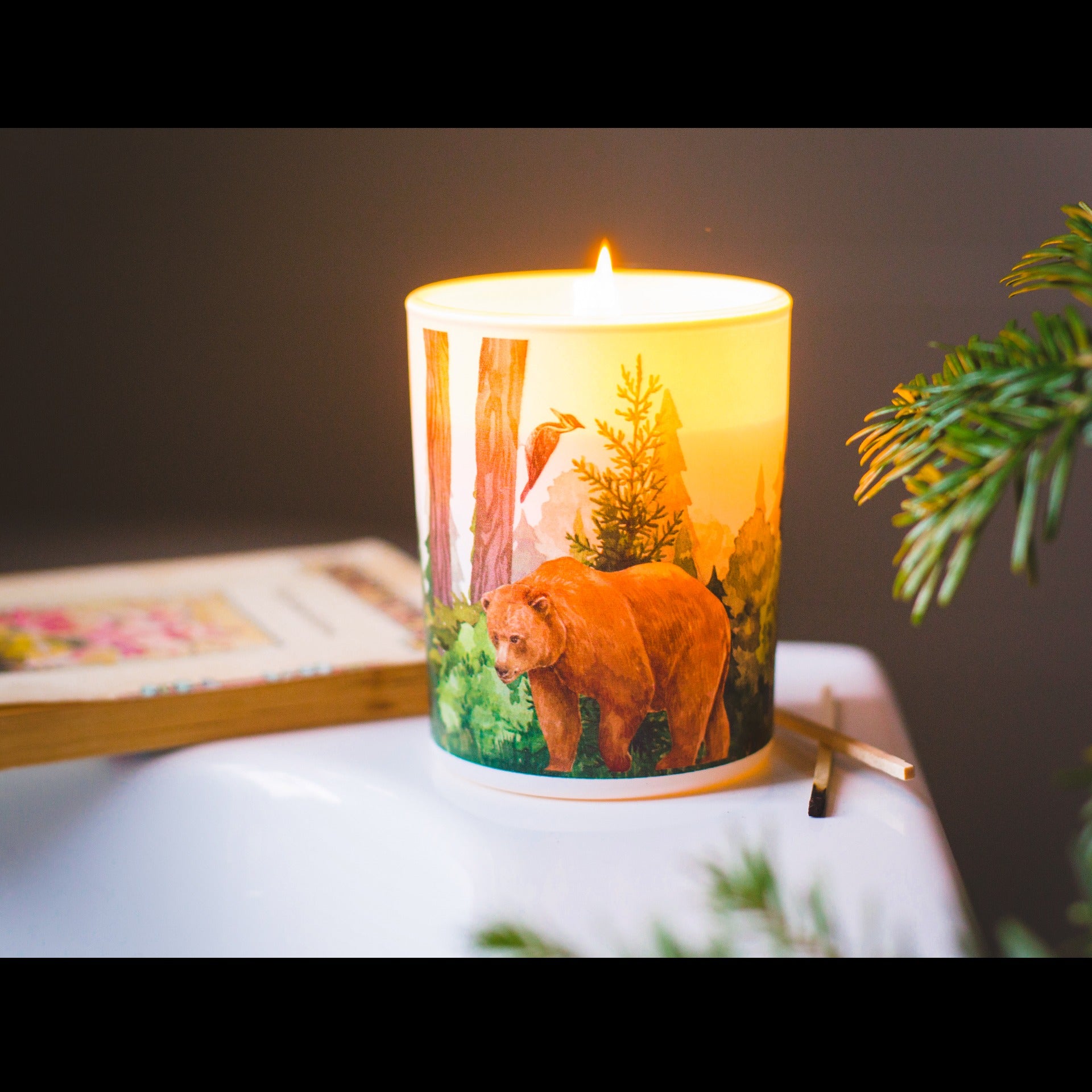 Luxury eco soy candle with forest and bear design, hand-poured in natural wax – Sundara Casa.
